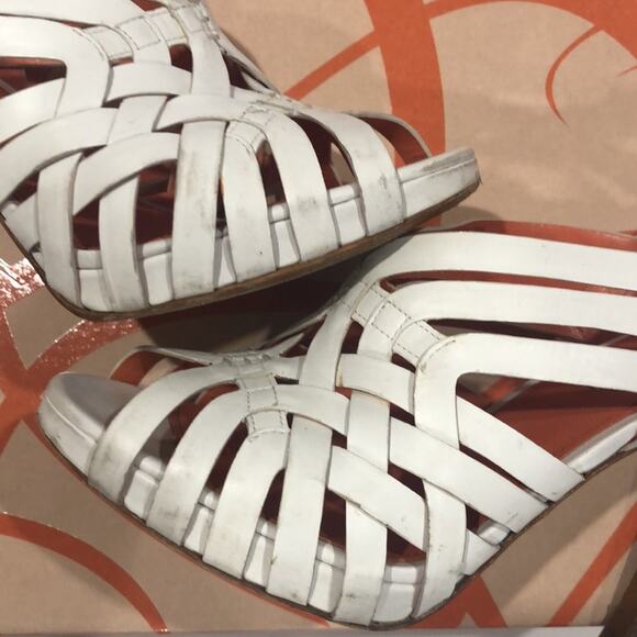 Via Spiga Womens  V Phoebe White LE Sandals Size 8  Preowned - Picture 5 of 11